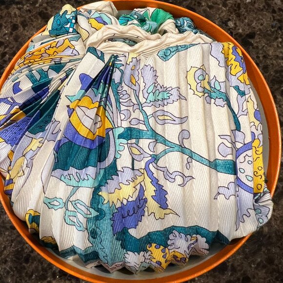 Hermes Accessories - Hermes Fantaisies Indiennes Silk Plisse Scarf Loic Dubigeon 1986 VIntage Ivory